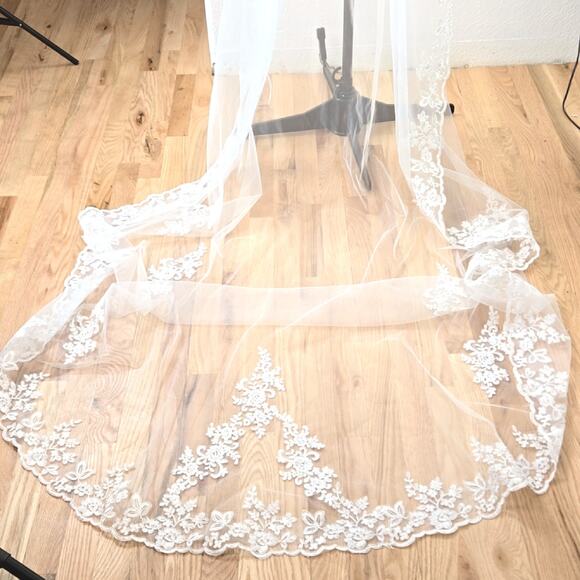 Cathedral Length Ivory Bridal Veil Lace Appliqué Scalloped Edge Wedding Veil main image 6